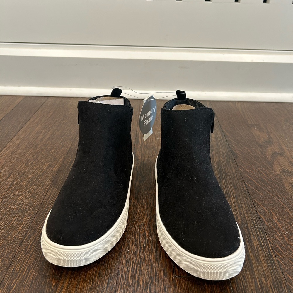 NWT GAP Kids Sneaker Boots Size 2